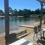 Les Pieds Dans L'eau, Le Coeur En *