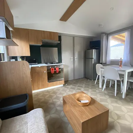Camping Chez Isabelle Et Francois - Les Pieds Dans L'eau , Le Coeur En