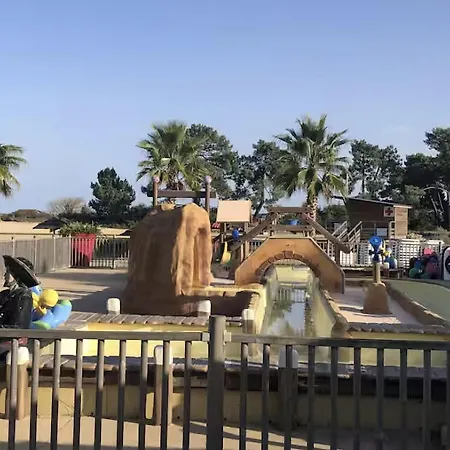 Campingplads Les Pieds Dans L'eau, Le Coeur En *