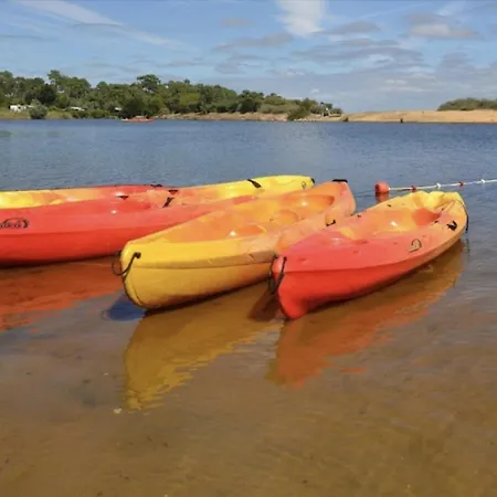 Camping Chez Isabelle Et Francois - Les Pieds Dans L'eau , Le Coeur En