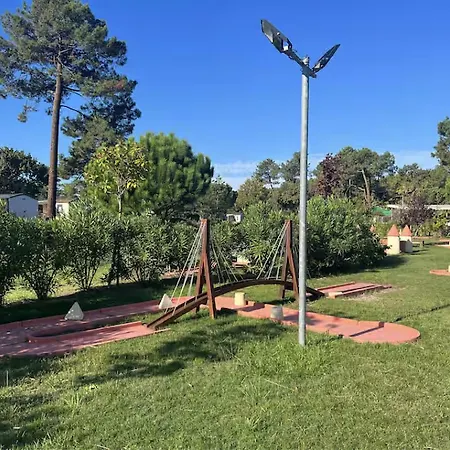 Chez Isabelle Et Francois - Les Pieds Dans L'eau , Le Coeur En Camping