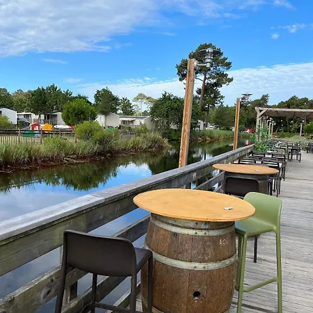 Campingplads Les Pieds Dans L'eau, Le Coeur En *