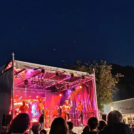 Les Pieds Dans L'eau, Le Coeur En Camping Lège-Cap-Ferret