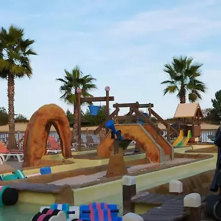 Campingplads Les Pieds Dans L'eau, Le Coeur En *