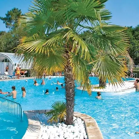 Les Pieds Dans L'eau, Le Coeur En Camping *